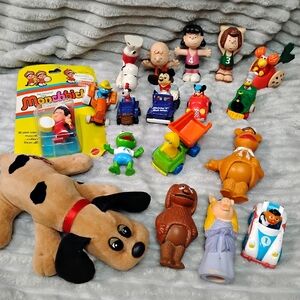Vintage Toy Lot Monchhichi  Pound Puppy Snoopy Smurf Mickey Fragile Rock MuppetS